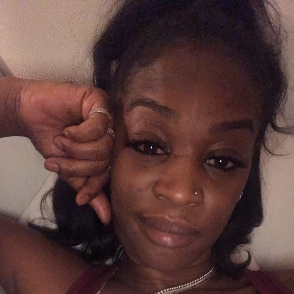 Meet your Posher, Janelle - Picture 1 of 1